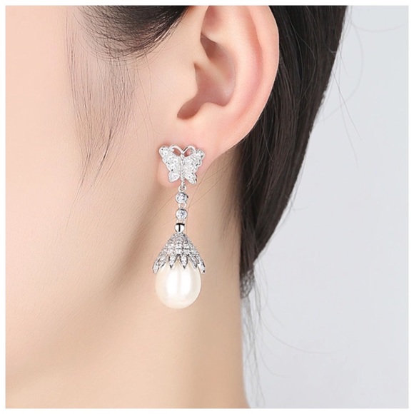 Swarovski Crystals The Aline Pearl Earrings - Picture 5 of 6